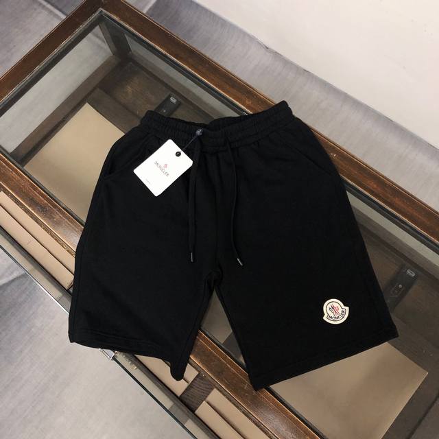 Mon*Cler 蒙*口 新款休闲短裤～定制卫衣毛圈棉面料，柔软舒适亲肤感极佳，吸汗透气！品牌标志性Logo图案，简约休闲款式打造休闲与个性兼备的时髦单品，大气