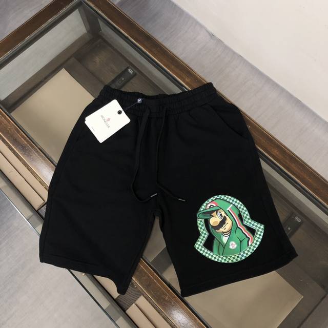 Mon*Cler 蒙*口 新款休闲短裤～定制卫衣毛圈棉面料，柔软舒适亲肤感极佳，吸汗透气！裤脚标志性趣味Logo图案，简约休闲款式打造休闲与个性兼备的时髦单品，