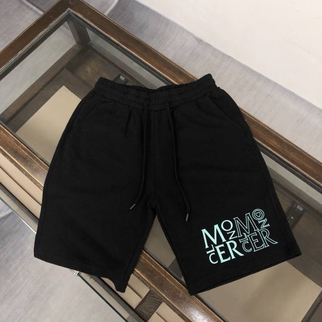 Mon*Cler 蒙*口 新款休闲短裤～定制卫衣毛圈棉面料，柔软舒适亲肤感极佳，吸汗透气！品牌标志性Logo印花图案，简约休闲款式打造休闲与个性兼备的时髦单品，