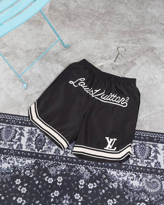 款M252 Lv短裤90 Louls Vulttovlv路易威登大Logo刺绣织带短裤 全网独家首发 进口百灵达专机万针刺绣 效果饱满 立体清晰 无毛边 不跳针