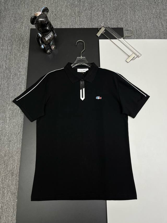 Lacoste 鳄鱼 刺绣新款拉链Polo衫 原版面料 原版订制辅料 官方同款 采用210克纯棉珠地面料，定制 同缸染面料 手感非常舒服爽滑 版型挺阔有型 一线