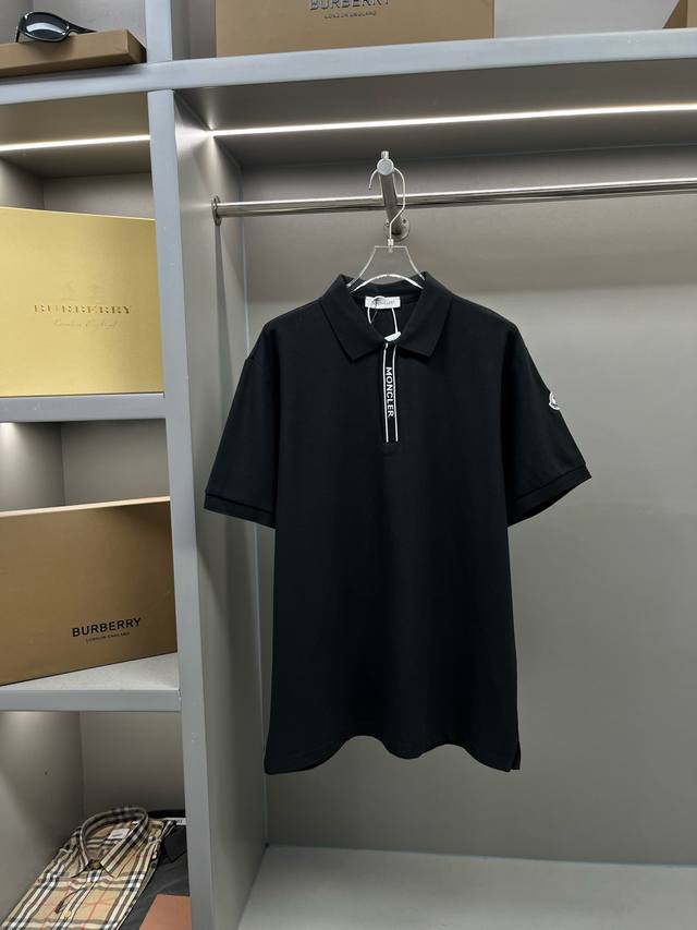 Moncler 蒙口 标识贴片新款Polo衫 原版面料 官方同款 采用210克纯棉珠地面料，定制 同缸染面料 手感非常舒服爽滑 版型挺阔有型 一线品牌代工厂P出