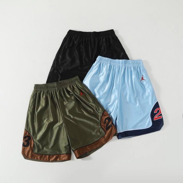 1064 短裤 白底图 Supreme X Aj Jordan 联名款 Fw24 Week7 Warm Up Jersey 胸前Logo撞色短袖足球衣 篮球短裤