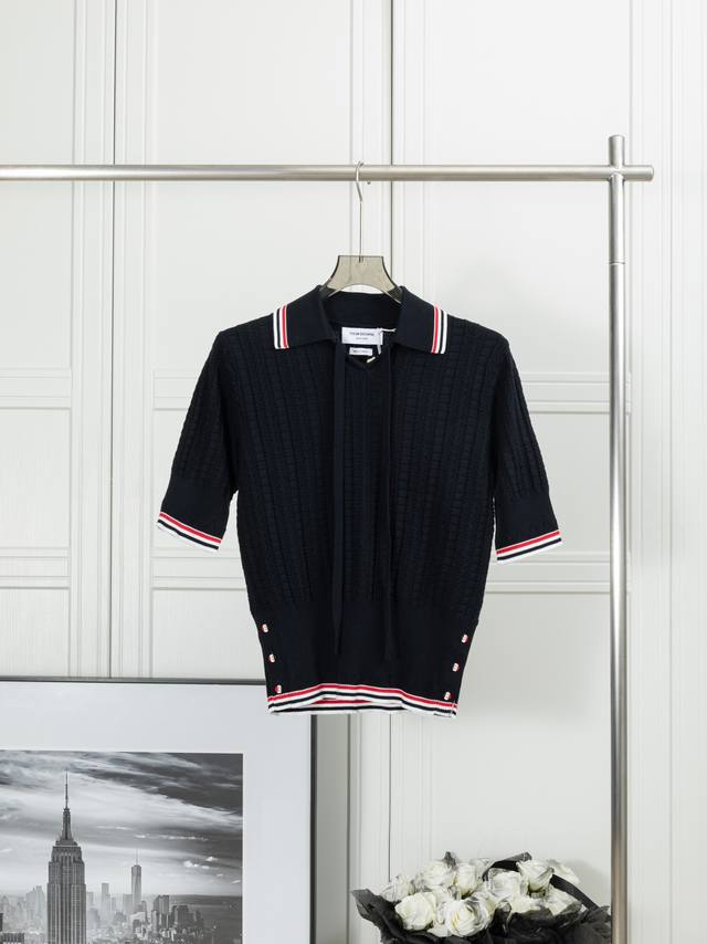 原单狠货 最高版本 Thom Browne:系绳针织 Polo 短袖 女款 1:1 原版定制面料 辅料 颜色: 白色 灰色 藏青色 尺码：012 码