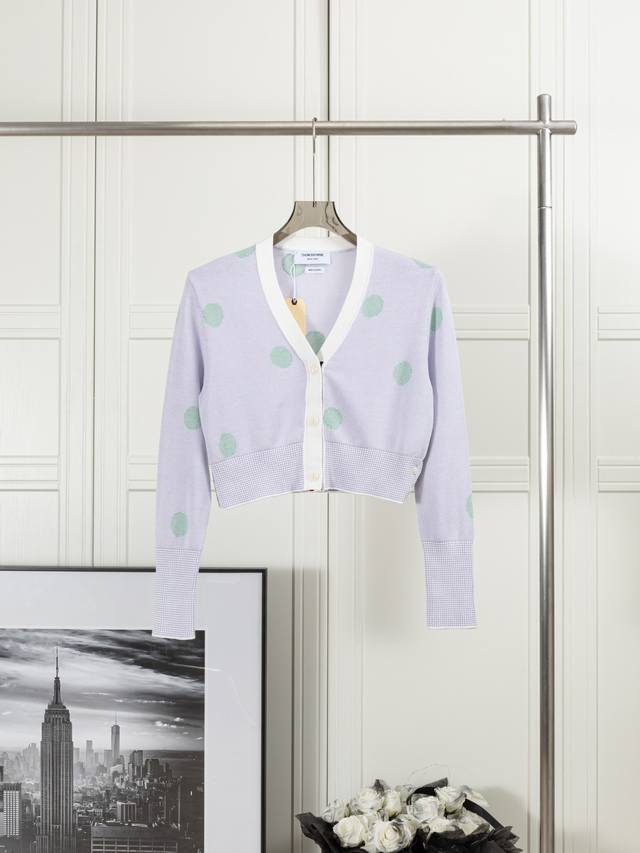 波点高腰开衫 女款 Thom Browne:波点高腰开衫 1:1 原版定制面料 辅料 颜色: 薰衣紫 尺码：012 码
