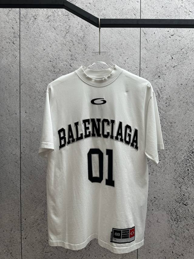 Blcg 25Ss巴黎01球衣数字系列短袖T恤 黑色配色 男女同款 尺码1 2 3 4 5全码现货供应 工艺说明：采用16支单纱水洗后240克重100%定织定染
