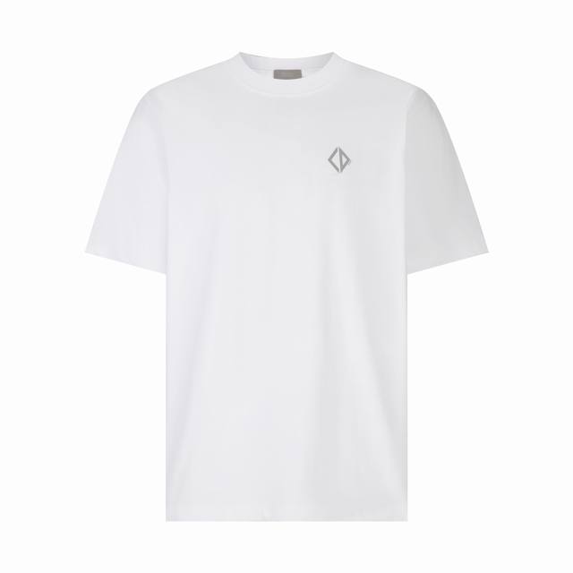 原版开发 顶级版本』 Dior 反光烫画圆领短袖 面料：采用26织双纱面料，面料布匹洗水后为260克，罗文搭配1*1配套32支双纱螺纹，大版领口设计上身与脖子非