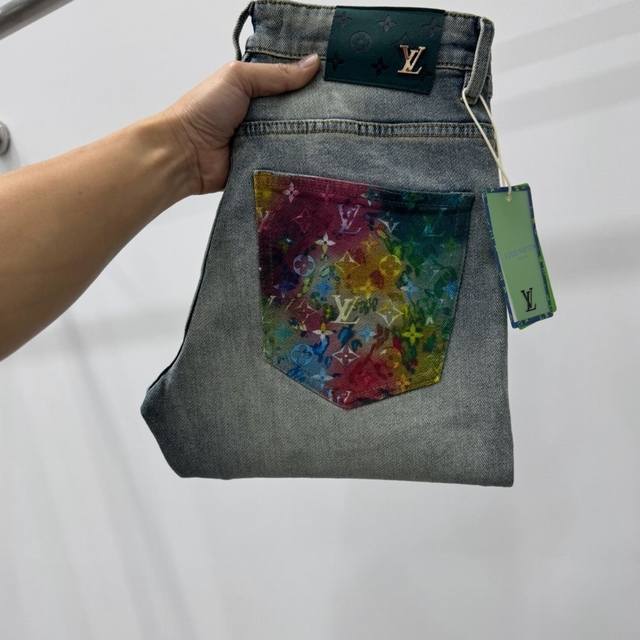 顶级版本 。2025春夏欧洲专柜新款 超A代购级别海外贸易公司订单货源，顶级原单高端男士定制时尚修身小直筒牛仔裤。528～21 颜色：图片色 尺码：29-40