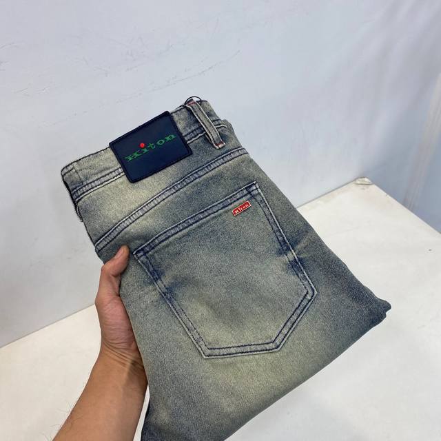 顶级版本 2025春夏欧洲专柜新款 超A代购级别海外贸易公司订单货源，顶级原单高端男士定制时尚修身小直筒牛仔裤6807 颜色：图片色 尺码：29-40 面料：丹