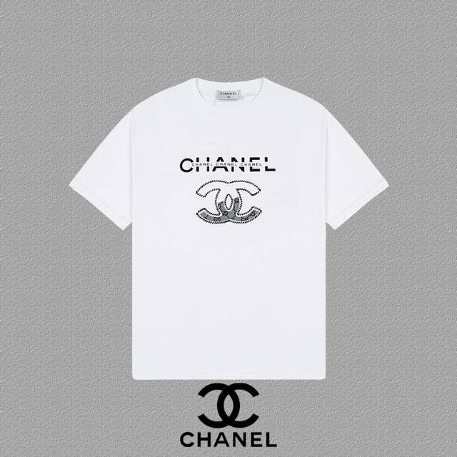 Chanel 香奈儿] 2025Fw短袖T恤 植绒字母Logo 高端26S双纱300克面料 重磅面料 定制拉架罗纹同缸同染 三标齐全 男女同款 颜色：黑色 白色