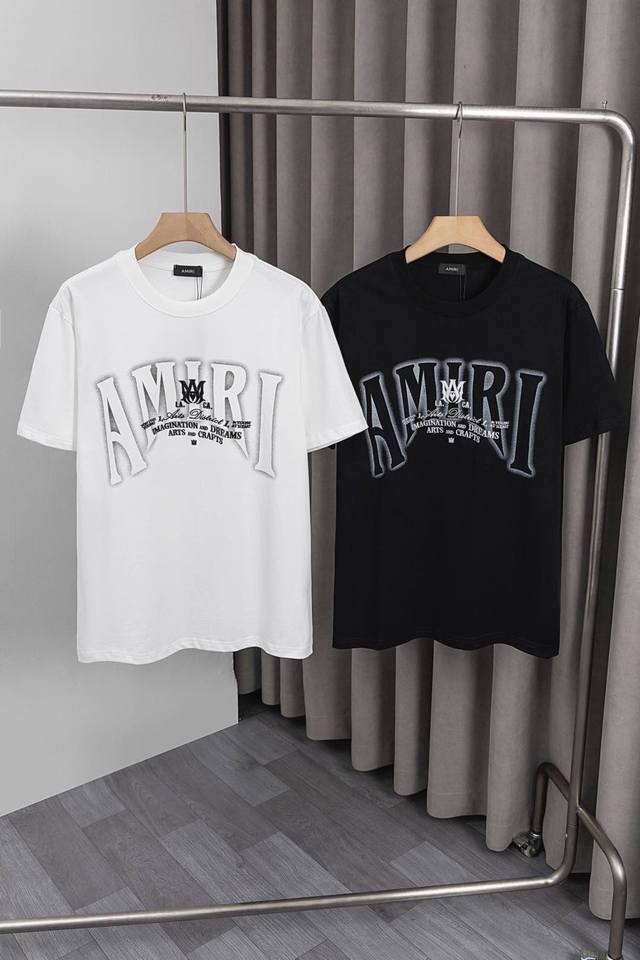 S011 Amiri 50Ss新款T恤，印花+字母Logo刺绣工艺，采用260克双纱全棉面料，面料柔软，潮流时尚百搭，男女同款。颜色: 黑色，白色，尺码:M～3