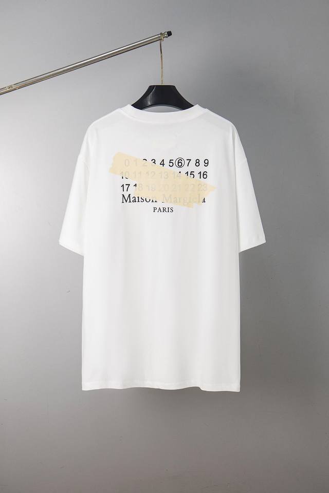 2041# 高版本Maison Margiela马吉拉25Ss胸前字母刺绣后背不规则胶带印花短袖T恤 工艺：印花+刺绣+手工缝四角标 全套包装！配套350G螺纹