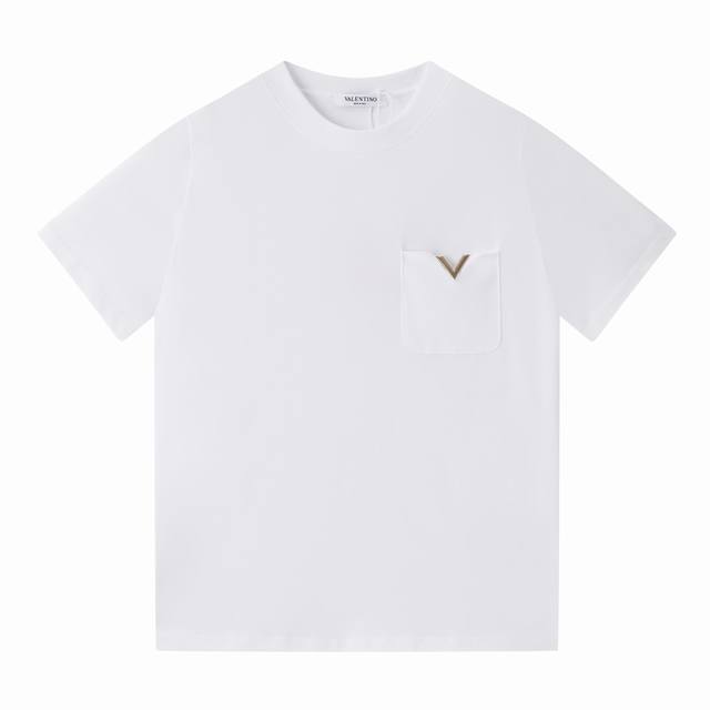 Y063 高版本正确版本 Valentin* 2025新品上架 圆领口袋 定制Yb斜纹全棉材质 丝光处理 光泽舒适 饰以胸前口袋设计 标志金属V点缀 展现简约高