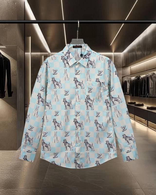 Lv 路易威登爆款来袭 猎狐梗Logo标识图案长袖衬衫 2025Ss官网新款长袖 衬衫 衬衣，精美烧花 高端版本，专柜定制面料 透气舒适度高，精工制作，细节处理