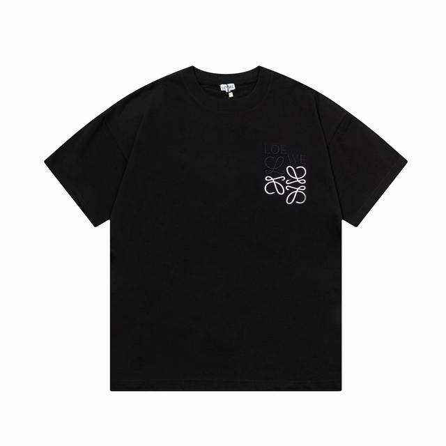 高版本 Loewe 罗意威 2025新款 定制310G双纱纯棉面料 错位不规则字母精工刺绣Logo 男女同款 短袖T恤 颜色：黑色 尺码：S-Xl
