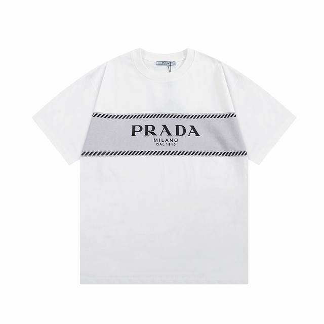 Prada 普拉达 横条拼接字母印花 升级，灵感源自八十年代复古 原版面料 官方同款 短袖T恤 定制 310克 同缸染面料 手感非常舒服 春夏最新砖柜同步 时尚
