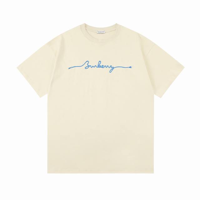 Burberry 巴宝莉2025新款 编织麻绳字母Logo 男女同款 短袖T恤 定制320克 ％双纱纯棉面料 定染32支双股螺纹 领标吊牌主唛三标齐全 颜色：杏