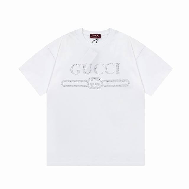 Gucci 古驰 水晶烫钻双G字母 Logo标识精致升级，灵感源自八十年代复古 原版面料 官方同款 短袖T恤 定制310克同缸染面料 手感非常舒服 春夏最新砖柜