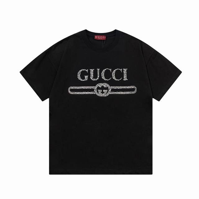 Gucci 古驰 水晶烫钻双G字母 Logo标识精致升级，灵感源自八十年代复古 原版面料 官方同款 短袖T恤 定制310克同缸染面料 手感非常舒服 春夏最新砖柜