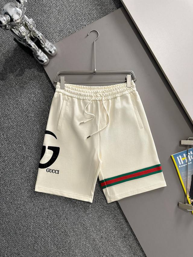 套装款！Gucci 古驰 2025新款 轻奢主义 经典织带拼接 拼皮双G字母 刺绣Logo 男女日常通勤穿搭必备 休闲短裤 定制毛圈面料 进口机刺绣工艺 腰标吊