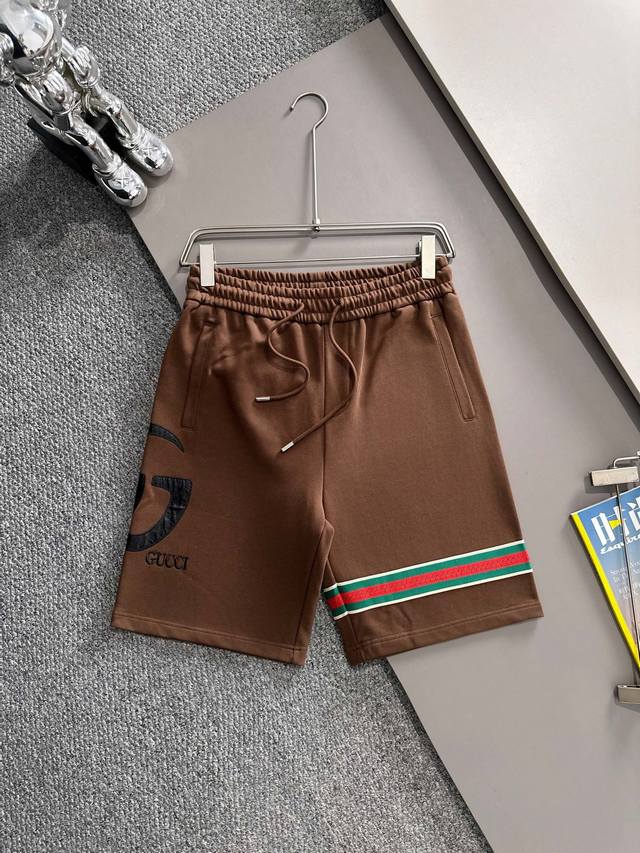 套装款！Gucci 古驰 2025新款 轻奢主义 经典织带拼接 拼皮双G字母 刺绣Logo 男女日常通勤穿搭必备 休闲短裤 定制毛圈面料 进口机刺绣工艺 腰标吊