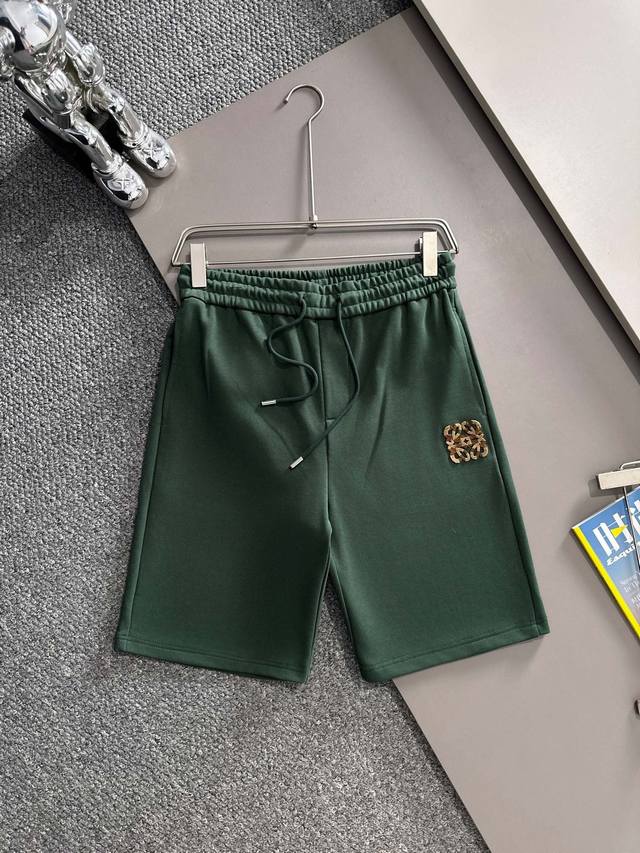 套装款！ Loewe 罗意威 2025新款 轻奢主义 牙刷绣Logo 后开袋 男女日常通勤 穿搭必备 休闲短裤 定制毛圈面料 腰标吊牌洗水唛三标齐全 颜色：绿色