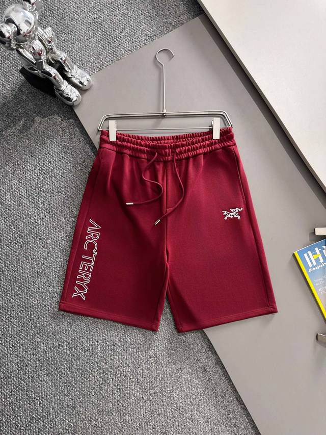套装款！Arc Teryx 2025新款 轻奢主义 镂空刺绣字母Logo 后开袋 男女日常通勤 穿搭必备 休闲短裤 定制毛圈面料 进口机高密度刺绣 内包边处理，