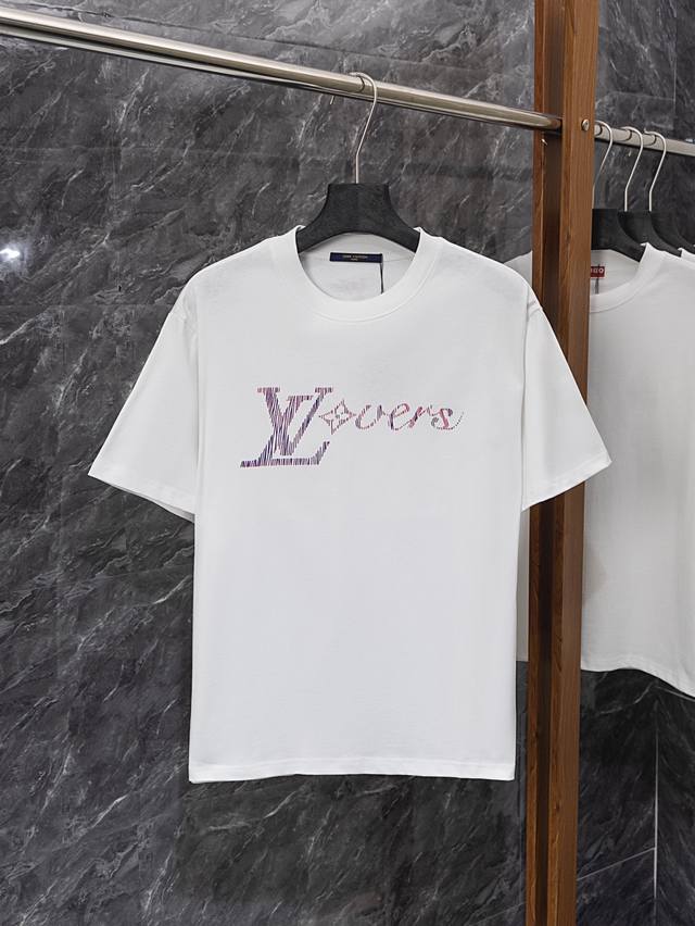 款号J59 Louis Vuitton Lv路易威登25Ss春夏新款渐变Logo短袖 -定制2 G全棉双纱紧密爽滑面料，布面干净，布纹清晰，手感非常细腻扎实，更