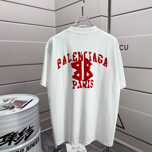 Balenci*Ga 巴黎2025春夏新款短袖T恤衫 经典红色字母 前后双B植绒工艺 定制双纱平纹纯棉面料 短袖T恤 男女同款 颜色：黑色 白色 尺码： S 9