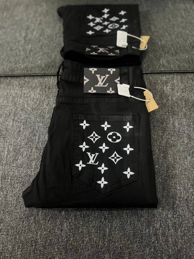 款号Cc572 Lv 路易威登 驴家最新超柔牛仔裤 驴家顶级用料超柔高棉水洗牛仔面料每一件水洗费用高达常规工艺三倍之多 触感极致细腻 质感非常好 全身简约大气设