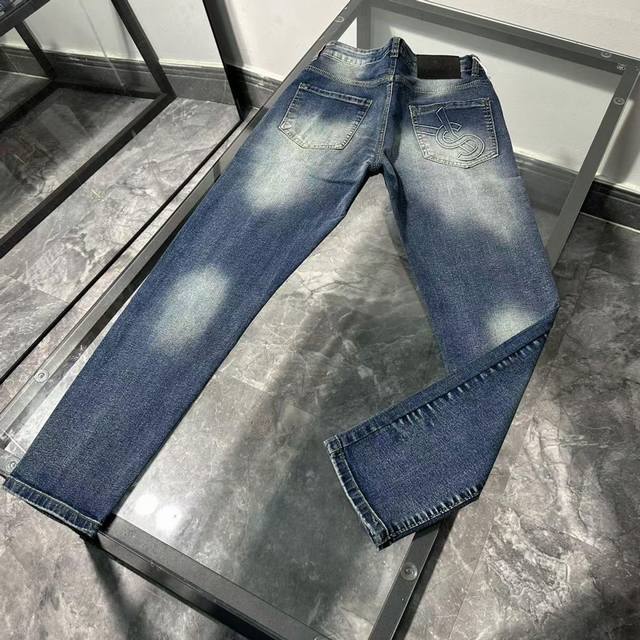 款号Cc822 秋季爆款 Saint Laurent Slp 圣罗兰专柜新品牛仔裤！ 圣罗兰家顶级用料超柔高棉水洗牛仔面料！每一件水洗费用高达常规工艺三倍之多，