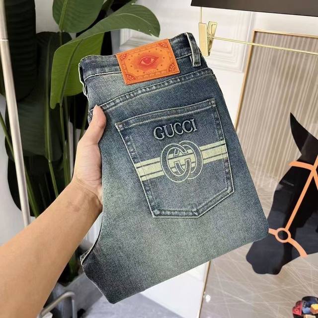 款号Cc698 Gucci古驰Gg牛仔长裤 原单品质 进口原版水洗弹力丹宁面料 舒适有弹性 弹力修身版型 原版五金辅料 主标 水洗齐全 腰部定制皮标 内里包边