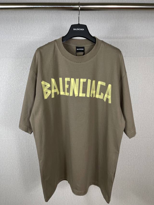 实拍图 顶级版本.官网品质 Balenci*Ga 巴黎.23Ss最新经典款.胶带拉浆印花.成衣水洗磨烂做旧短袖T恤.砖柜同步.面料采用巴黎Zp定织定染全棉双纱紧