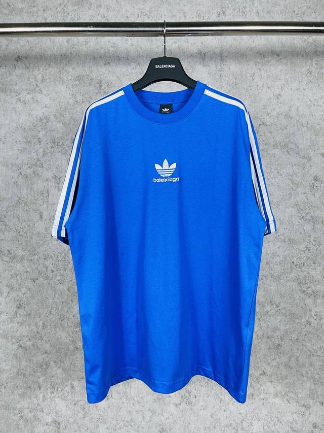 实拍图 顶级版本.官网品质 Balenci*Ga 巴黎联名Adidas阿迪达斯三叶草三条纹Logo绣花短袖T恤# 面料采用巴黎Zp定织定染全棉双纱。克重260克