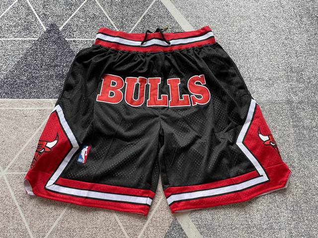 款号K09 芝加哥公牛队 刺绣球裤 篮球短裤 夏日百搭短裤Justdon美产Bullsog 来自美国的街头品牌Justdon的一条细节丰富的球裤在夏天出门主要以