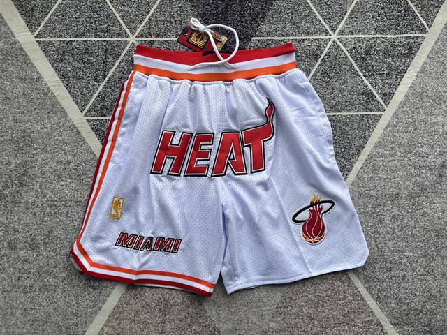 款号K 顶级刺绣版本 Just Don Nba Miami Heat Team Shorts 贾斯顿 Nba 迈阿密热火队23赛季 刺绣球裤 篮球短裤 颜色：白