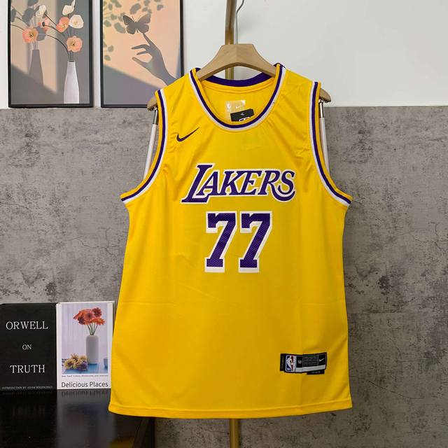 款号:S60 顶级刺绣版本 Nba湖人队24-25赛季77号.东契奇城市版球衣 Sw球迷版 官网同步上新 新款选定各路大神上身同款 刺绣背心 字母和英文采用高品
