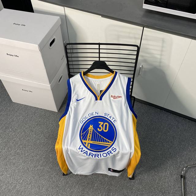 款号:S30 顶级刺绣版本 Nike Nba 金州勇士队 库里30号球衣 顶级刺绣版本 -定制优质网眼布面料，原版克重，Dri-Fit 技术导湿速干，防静电处理