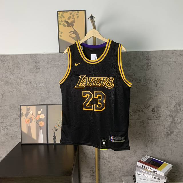 款号S0023 顶级刺绣版本 挂拍图 Nike Nba 运动篮球背心 Sw球迷版 黑曼巴蛇纹 洛杉矶湖人队 勒布朗 詹姆斯23号刺绣球衣 颜色：黑 尺码：S M