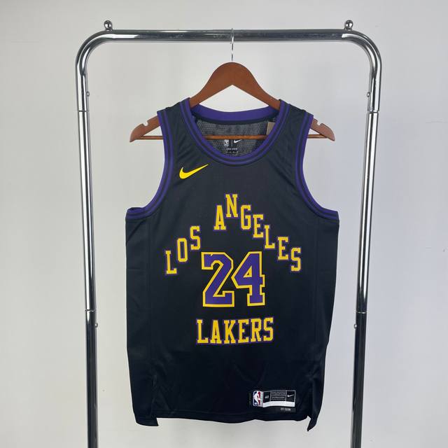 顶级刺绣 款号＃S55 Nba湖人科比24号球衣 耐克官网同步新款 科比24号球衣 陈冠希李易峰各路大神上身同款 字母和英文采用高品质密锈 领口采用圆领设计 上