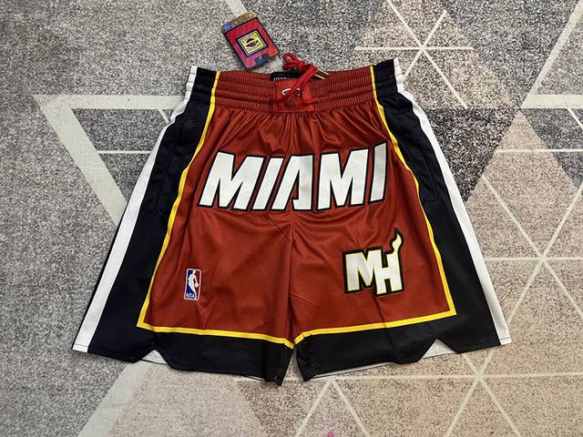 款号K34 顶级刺绣版本 白底细节图 Just Don Nba Miami Heat Team Shorts 贾斯顿 Nba 迈阿密热火队 刺绣球裤 篮球短裤
