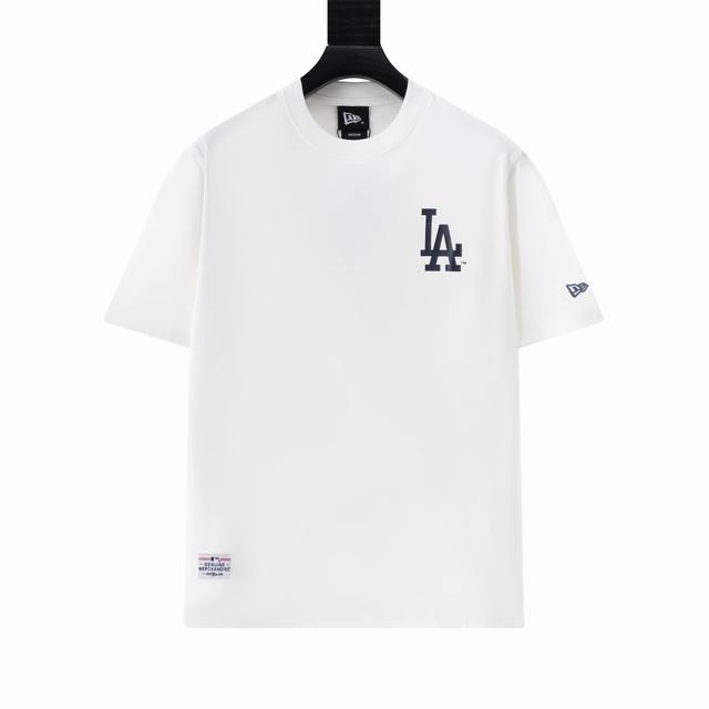 款号Ys137 New Era ×Mlb 纽亦华绣圆领T恤 男女同款，面料260G双纱纯棉！～合身的廓形剪裁，落肩袖设计，简约基础百搭不挑人，上身简洁利落，不起