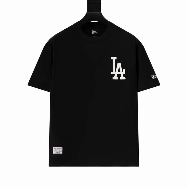 款号Ys136 New Era ×Mlb 纽亦华绣圆领T恤 男女同款，面料260G双纱纯棉！～合身的廓形剪裁，落肩袖设计，简约基础百搭不挑人，上身简洁利落，不起