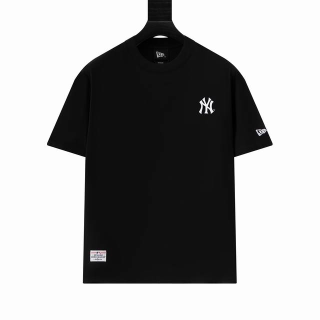 款号Ys130 New Era ×Mlb 纽亦华绣圆领T恤 男女同款，面料260G双纱纯棉！～合身的廓形剪裁，落肩袖设计，简约基础百搭不挑人，上身简洁利落，不起