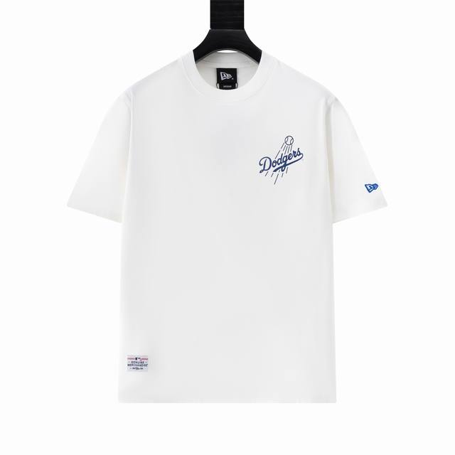 款号Ys126 New Era ×Mlb 纽亦华绣圆领T恤 男女同款，面料260G双纱纯棉！～合身的廓形剪裁，落肩袖设计，简约基础百搭不挑人，上身简洁利落，不起