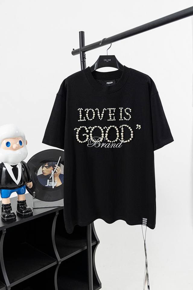 款号Ys110 Goodbrand 简约珍珠标语圆领短袖 炎炎夏日清爽穿搭~~时髦清爽，气质干质，是夏天的必选项！客供定制的珠地网眼棉布精心制作 面料非常透气有
