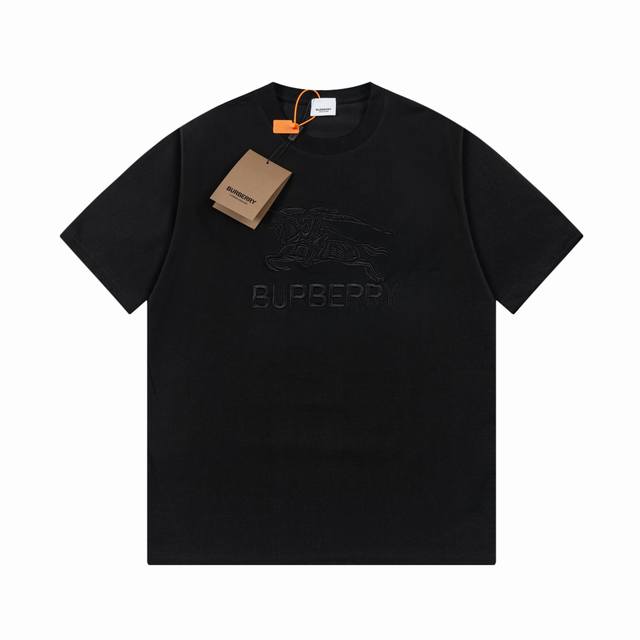 Burberry巴宝莉Logo刺绣标志短袖.原版开模，高品质尼龙爽纯棉洗水手感，前片高端刺绣.反面加防护模，还原特殊工艺带来的潮流，定制定染 ，面料舒适柔软，三