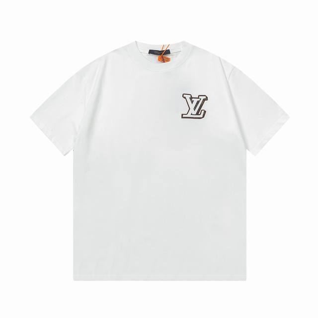 Lv路易 Ss真皮刺绣新款短袖 ，高品质重磅双纱280G32支滑爽纯棉洗水手感，前后高端真皮绣花、还原特殊工艺带来的潮流，定制定染 ，面料舒适柔软，三标齐全 非