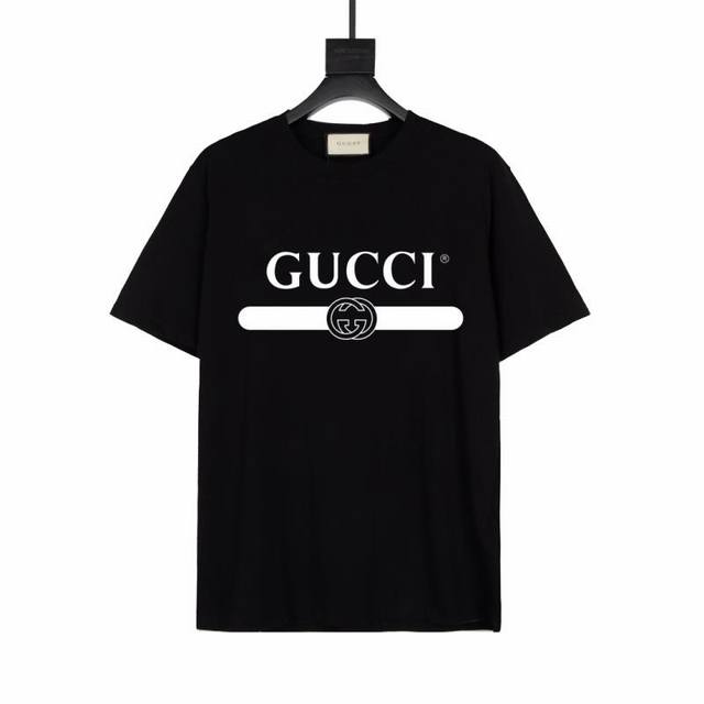 Gucci 早春印花短袖T恤 致敬悠久经典传承 永不过气的经典好款 简约时尚的Os轮廓引领潮流 面料舒适柔软 简洁而富有独特魅力 超大Oversize宽松办完更