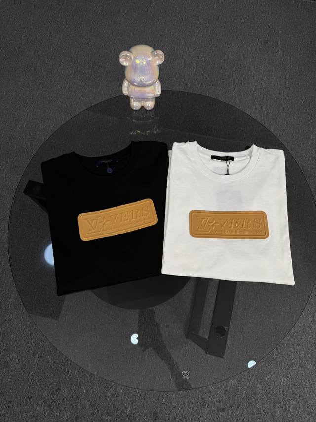 顶级版本 区别通货 25Ss Louis Vuitton 路易威登 硅胶前后皮标纯棉短袖 采用100%纯棉 280克双股精梳棉面料 该款面料采用的是夏款短袖必用